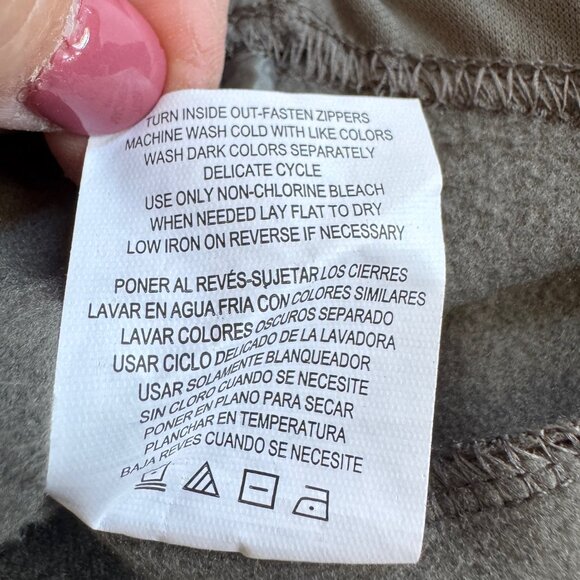 APANA Women's Gray Lightweight Puffer Yoga Jacket - Picture 8 of 10